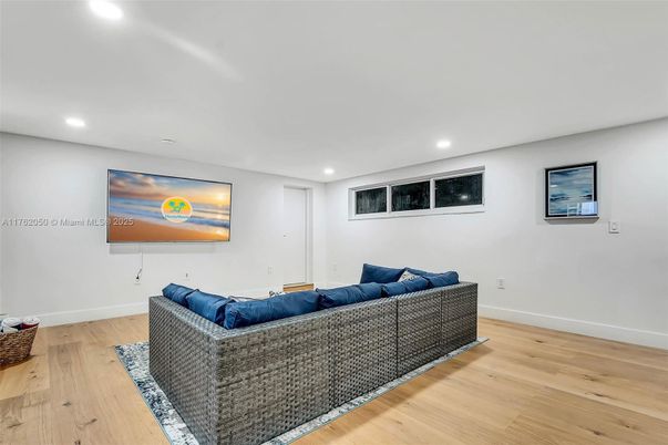 Interior, Recessed Lighting, Wood Texture Flooring