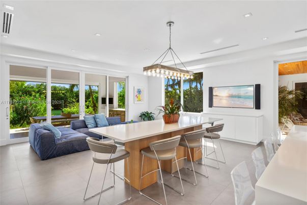 Dining room, Interior, Living room, Pendant Lights, Recessed Lighting
