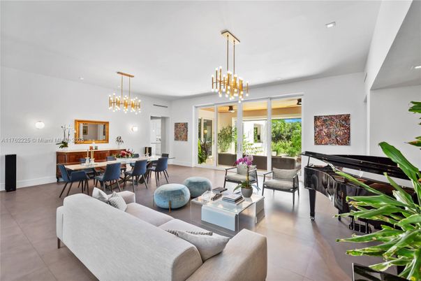 Dining room, Interior, Living room, Pendant Lights, Piano, Recessed Lighting