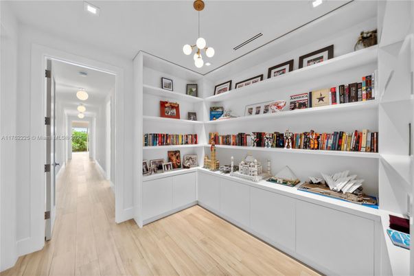 Interior, Pendant Lights, Recessed Lighting, Wood Texture Flooring
