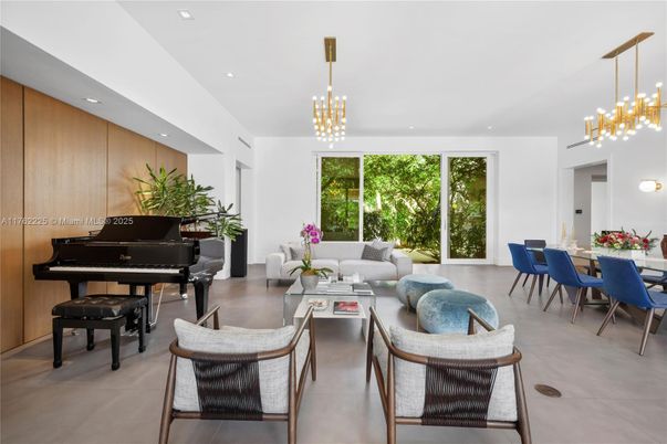 Dining room, Interior, Living room, Pendant Lights, Piano, Recessed Lighting