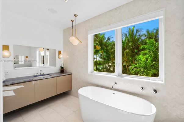 Bathroom, Dual Sink Vanities, Free Standing Baths, Interior, Pendant Lights