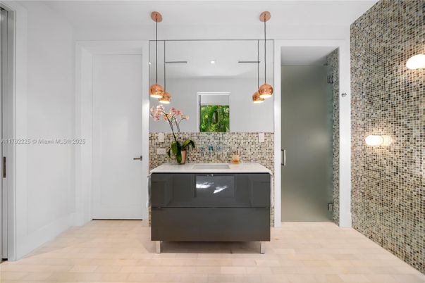 Bathroom, Interior, Pendant Lights, Recessed Lighting