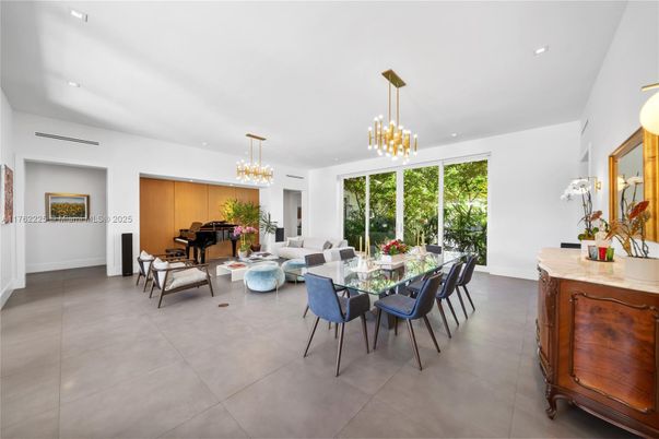 Dining room, Interior, Living room, Pendant Lights, Recessed Lighting