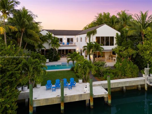 Exterior, Lake, Pool