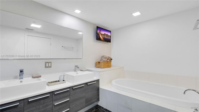 Bathroom, Dual Sink Vanities, Interior, Recessed Lighting