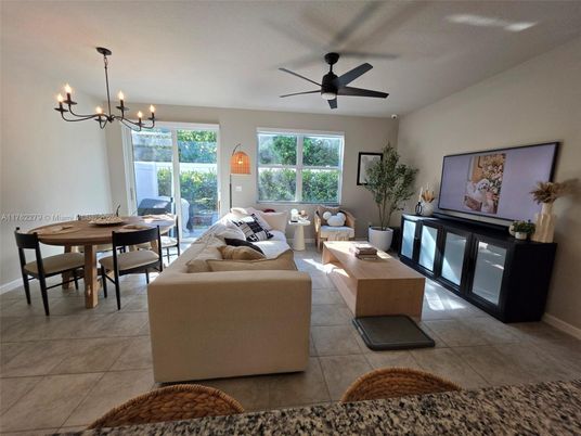 Chandelier, Dining room, Interior, Living room