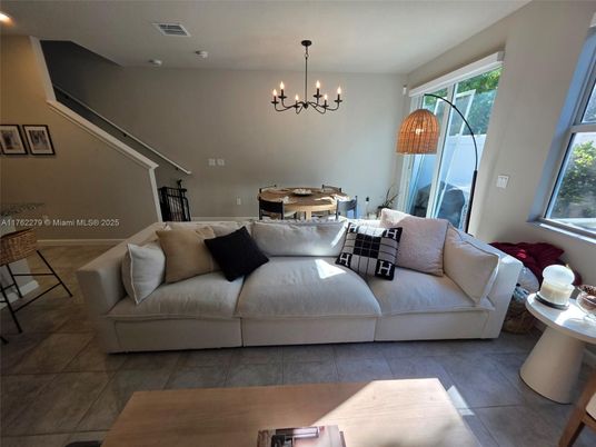 Chandelier, Dining room, Interior, Living room, Pendant Lights