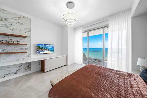 Bedroom, Interior, Pendant Lights, Water