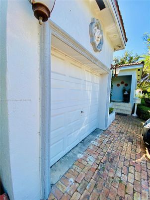 Detached Garage, Exterior