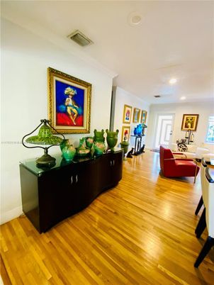 Fitness Equipment, Interior, Living room, Recessed Lighting, Wood Texture Flooring
