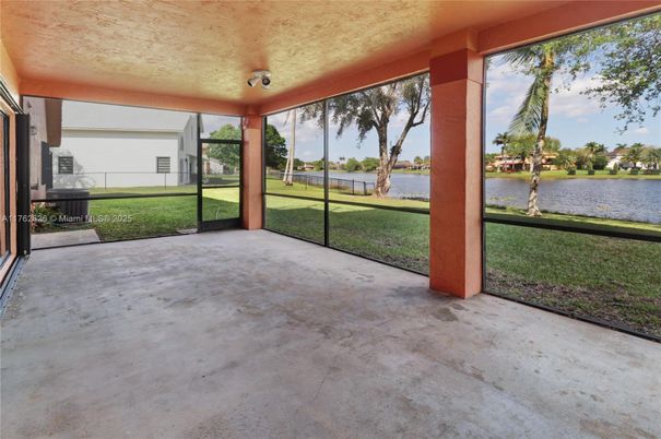 Interior, Sun Room, Water