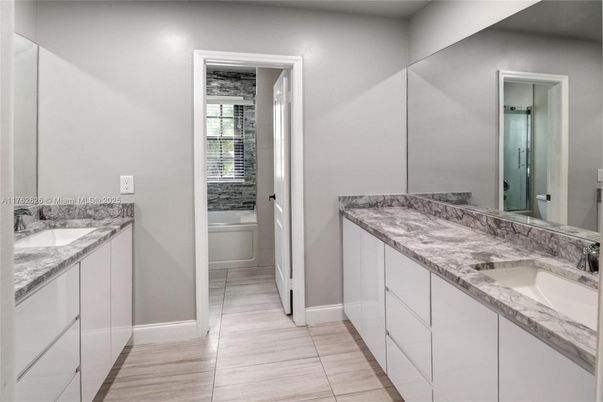 Bathroom, Dual Sink Vanities, Interior