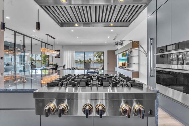 Dining room, Interior, Kitchen, Pendant Lights, Recessed Lighting, Stainless Steel Appliances