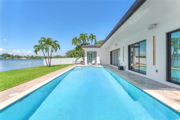 Exterior, Pool, Water