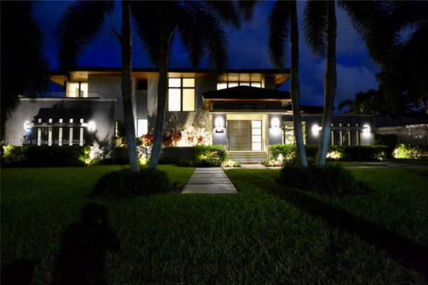 Backyard, Exterior, Facade, Modern