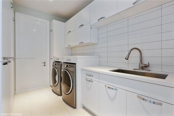 Interior, Washer