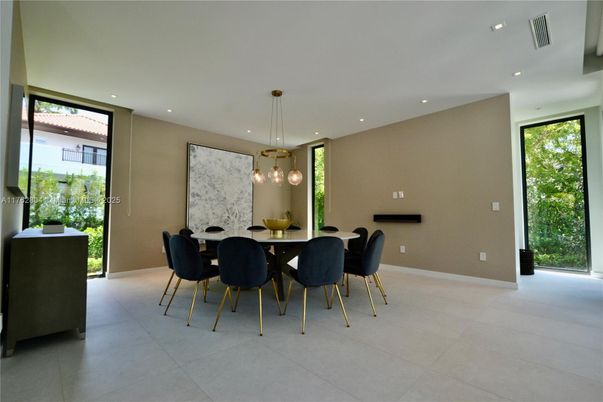 Dining room, Interior, Pendant Lights, Recessed Lighting