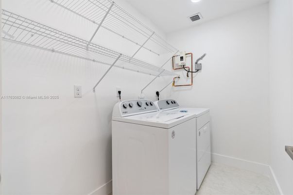 Interior, Marble, Recessed Lighting, Washer