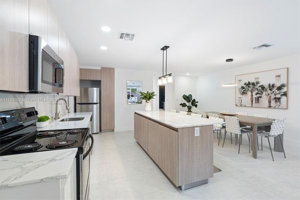Dining room, Interior, Kitchen, Pendant Lights, Recessed Lighting, Stainless Steel Appliances