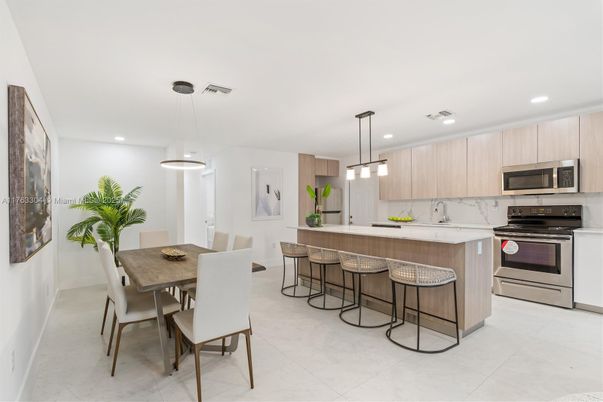 Dining room, Interior, Kitchen, Pendant Lights, Recessed Lighting, Stainless Steel Appliances