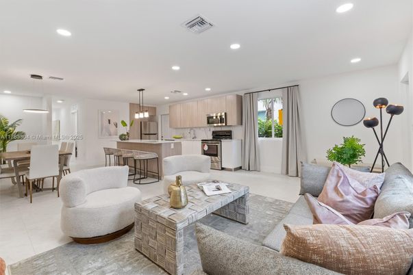 Dining room, Interior, Kitchen, Living room, Pendant Lights, Recessed Lighting, Stainless Steel Appliances