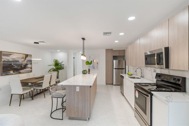 Dining room, Interior, Kitchen, Marble, Pendant Lights, Recessed Lighting, Stainless Steel Appliances
