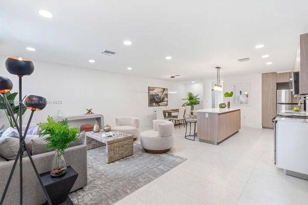 Dining room, Interior, Kitchen, Living room, Pendant Lights, Recessed Lighting, Stainless Steel Appliances