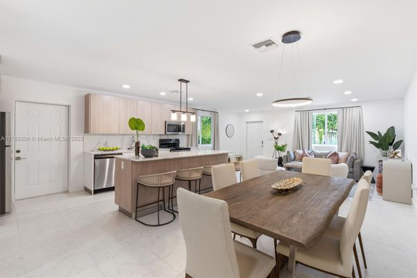Dining room, Interior, Kitchen, Living room, Pendant Lights, Recessed Lighting, Stainless Steel Appliances