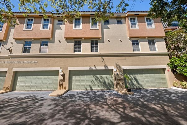 Attached, Exterior, Facade, Rowhouse