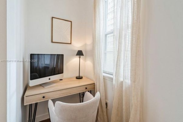 Home Office, Interior