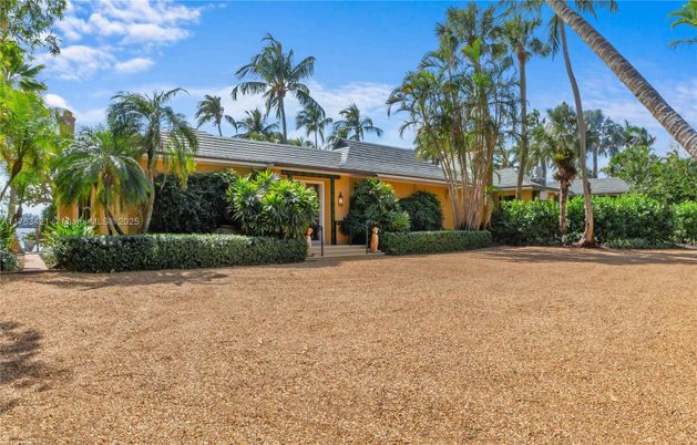 Backyard, Exterior, Facade, Ranch