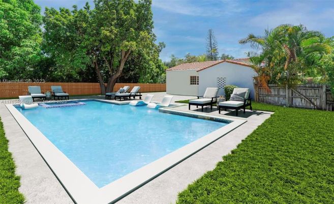 Exterior, Pool