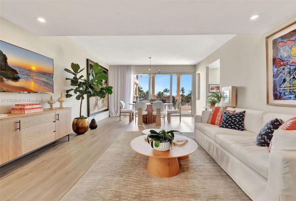Dining room, Interior, Living room, Pendant Lights, Recessed Lighting, Wood Texture Flooring