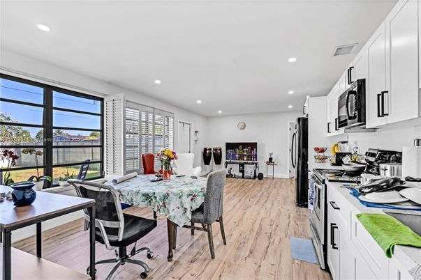 Dining room, Interior, Kitchen, Recessed Lighting, Wood Texture Flooring