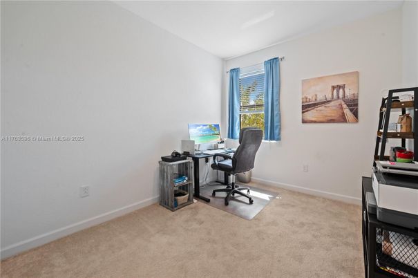 Home Office, Interior