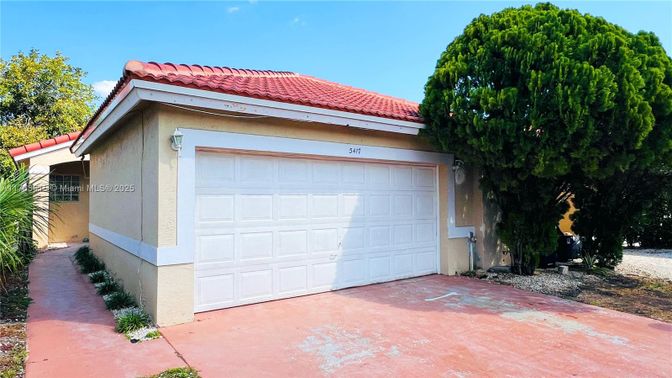 Detached Garage, Exterior