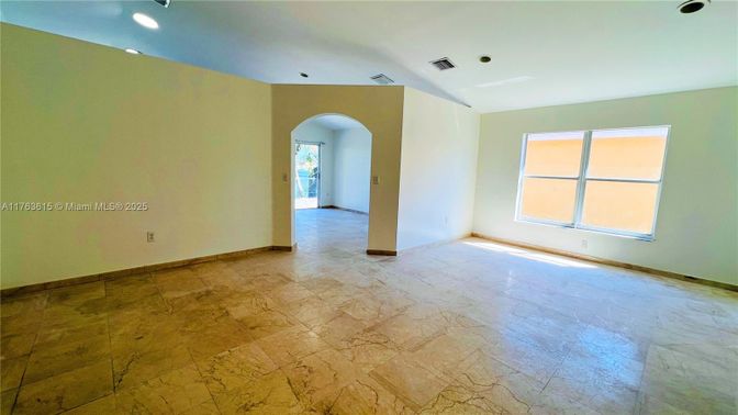 Empty room, Interior, Recessed Lighting