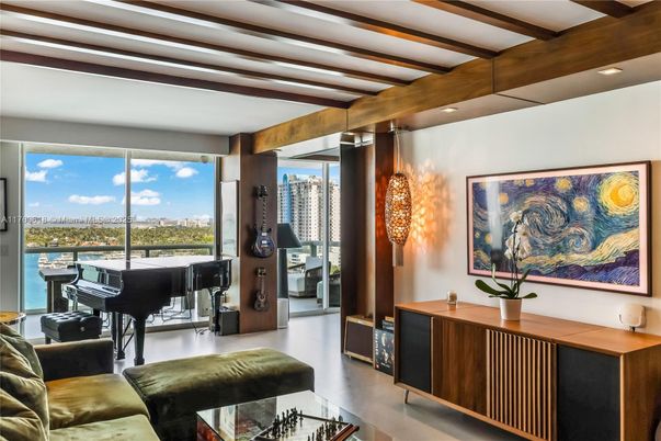 Interior, Living room, Piano, Recessed Lighting, Water, Wooden Beams