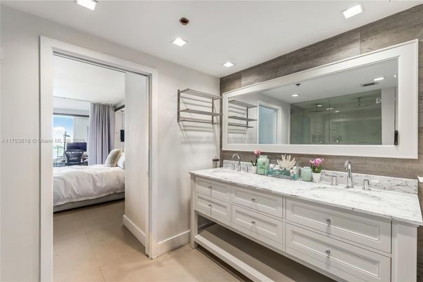 Bathroom, Bedroom, Dual Sink Vanities, Interior, Recessed Lighting