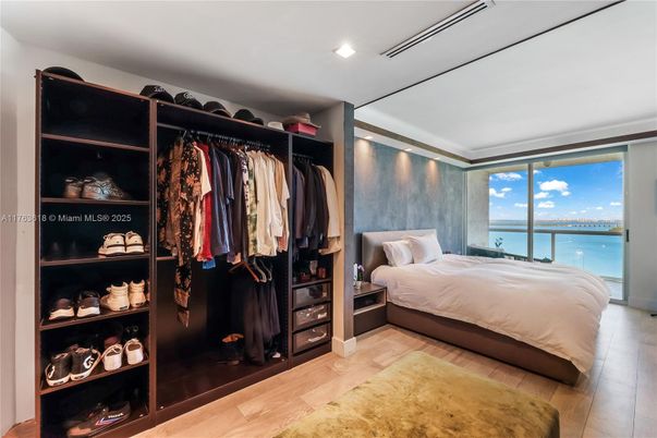 Bedroom, Interior, Recessed Lighting, Walk-in Closets, Water, Wood Texture Flooring