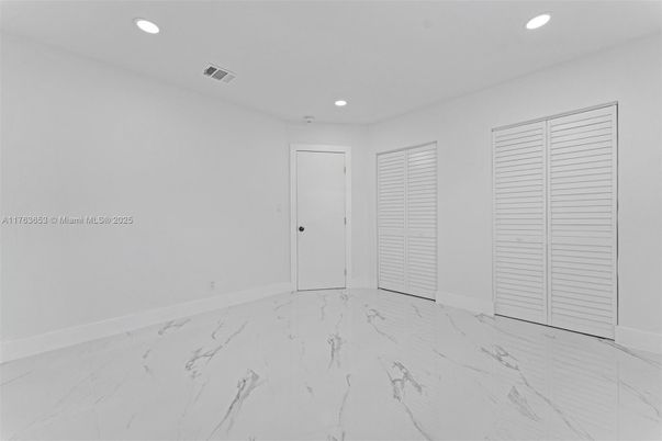 Empty room, Interior, Marble, Recessed Lighting