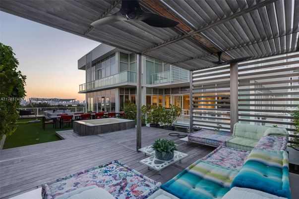 Exterior, Hot Tub