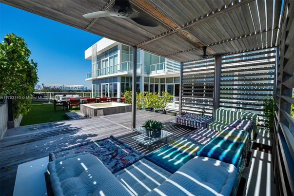 Exterior, Hot Tub