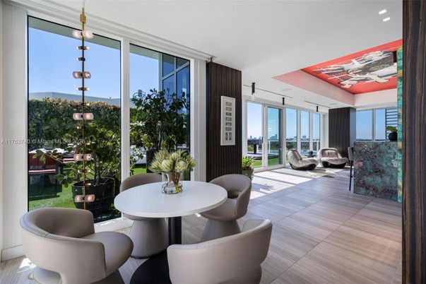 Dining room, Interior, Pendant Lights, Recessed Lighting