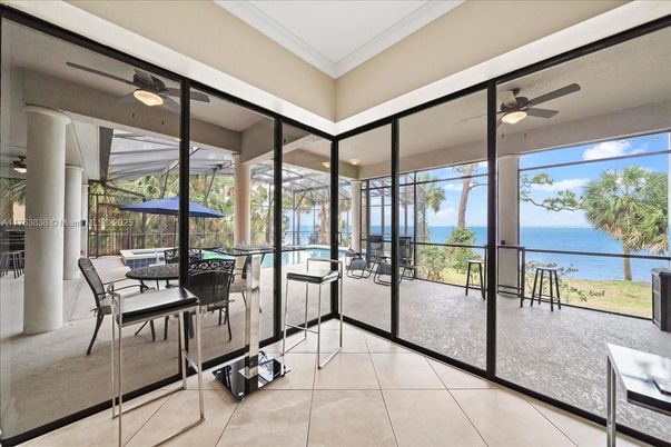 Interior, Sun Room, Water