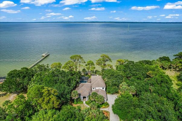 Exterior, Lake