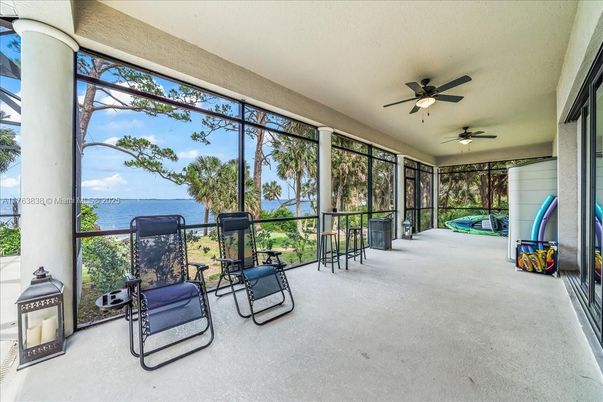 Interior, Sun Room, Water