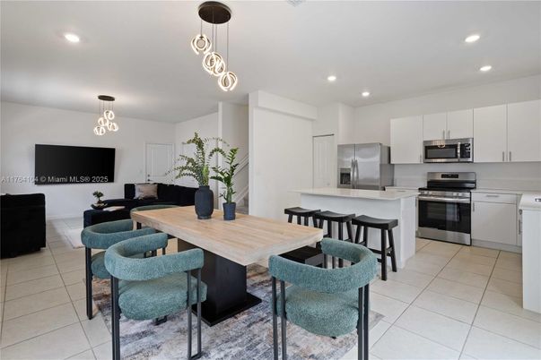 Dining room, Interior, Kitchen, Pendant Lights, Recessed Lighting, Stainless Steel Appliances
