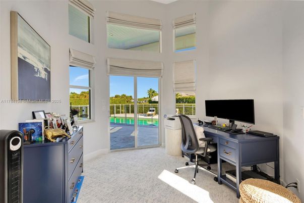 Home Office, Interior